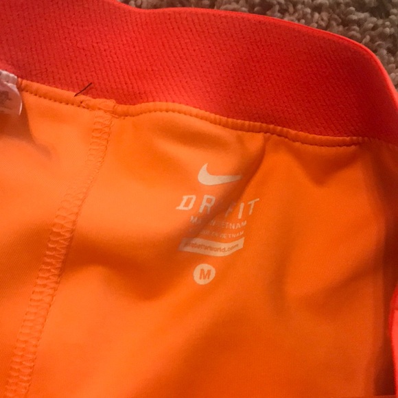 Nike Livestrong shorts - Picture 2 of 3